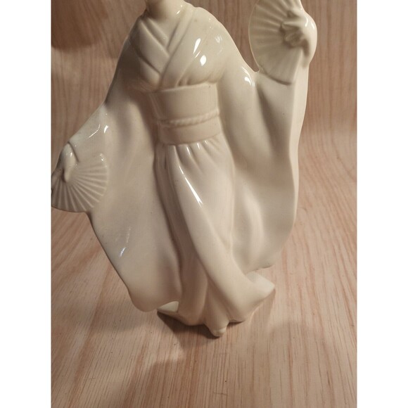 Vintage White Ceramic Porcelain Geisha Girl Woman Japan Figurine Statue - Picture 3 of 11